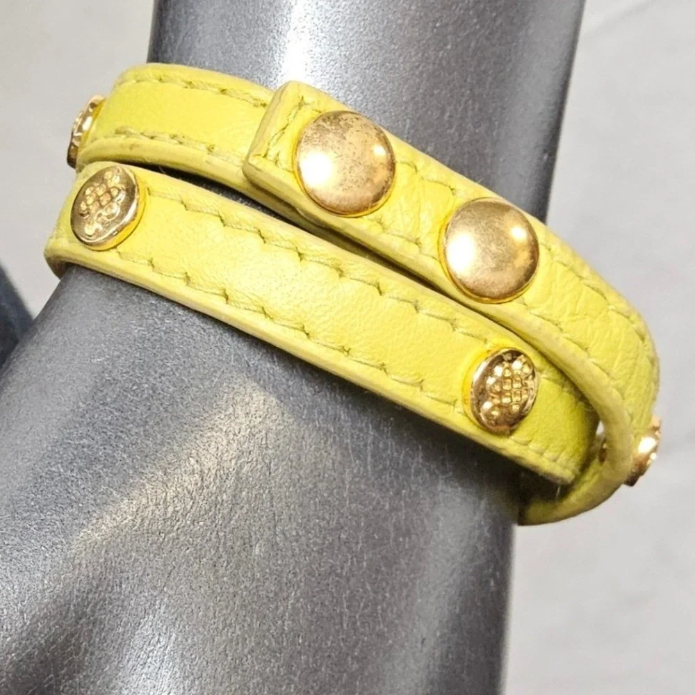 Guange Tong Leather Double Wrap Bracelet Womens OS Yellow Gold Logo Studs‎